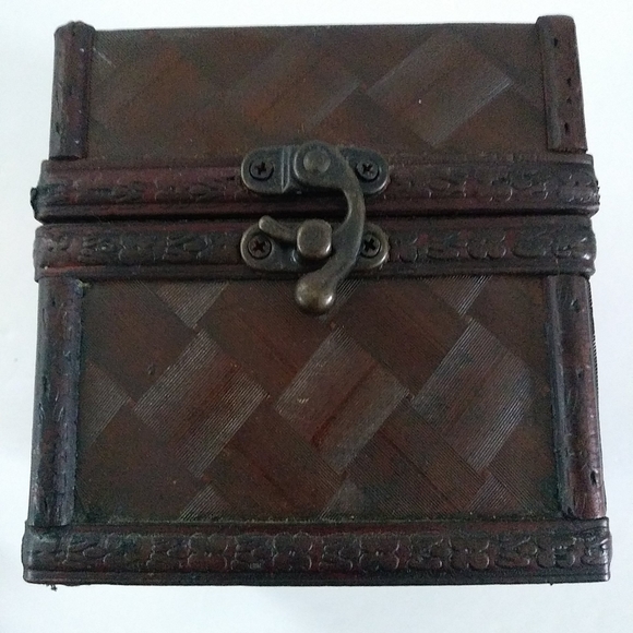 BROWN LIGHTWEIGHT WOOD LOOKING TRINKET BOX - Picture 5 of 10